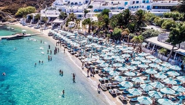 Guardian: «Η Ελλάδα έχει γίνει η Ταϊλάνδη της Ευρώπης» – Τουρισμός μόνο για ξένους