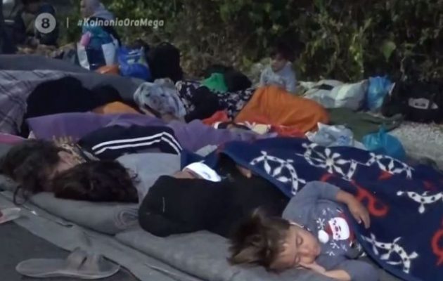 Στον δρόμο κοιμήθηκαν χιλιάδες μετανάστες μετά τον εμπρησμό της Μόριας