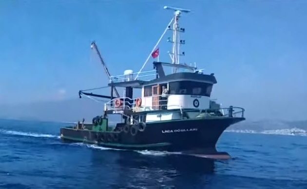 Τουρκικά αλιευτικά ψαρεύουν στα ελληνικά χωρικά ύδατα στη Σάμο – Μέχρι 300 μέτρα από τις ακτές (βίντεο)