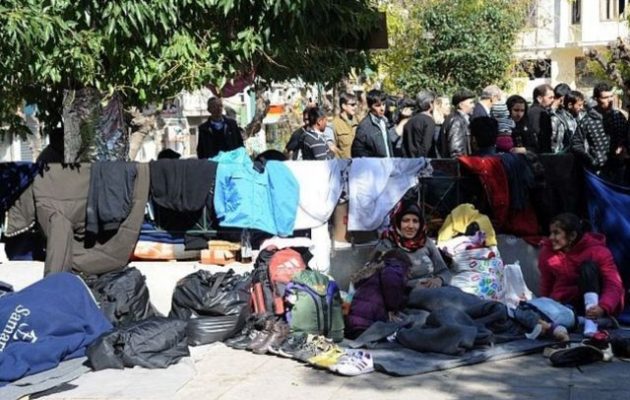 Επιχείριση εκκένωσης της Πλ. Βικτωρίας από νόμιμους μετανάστες που είχαν κατασκηνώσει στην πλατεία