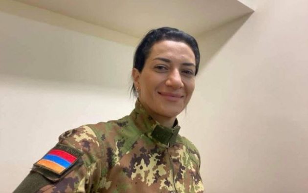 Η σύζυγος του Αρμένιου πρωθυπουργού έστειλε τον γιο της στο μέτωπο και φόρεσε στολή παραλλαγής