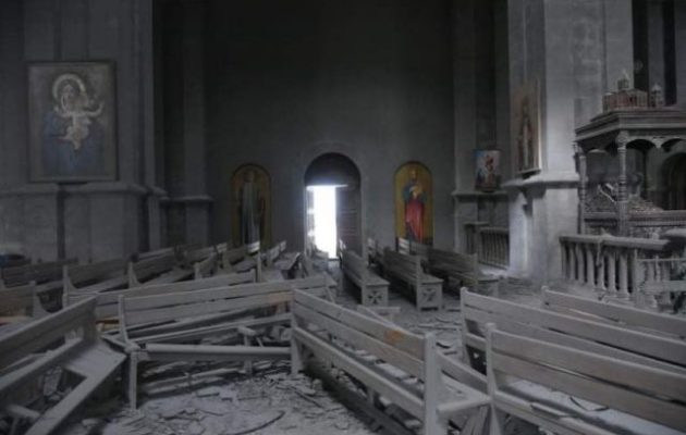 Οι Αζέροι Τούρκοι βομβάρδισαν ιστορική αρμενική εκκλησία στο Αρτσάχ
