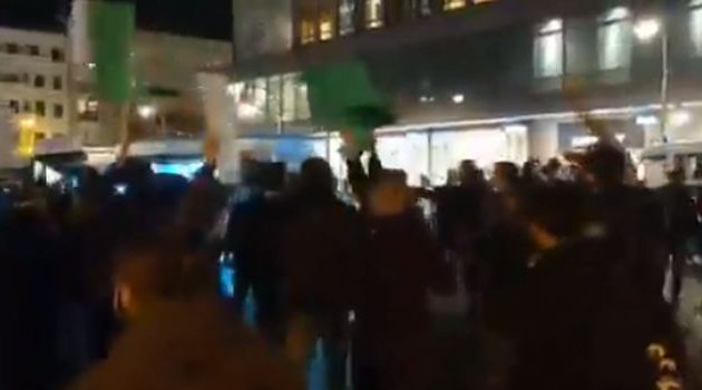 Ισλαμιστές διαδηλώνουν στο Βερολίνο (βίντεο) – Αυτοκίνητο έπεσε πάνω σε πεζούς σε γερμανική πόλη
