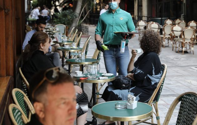 Κορωνοϊός: Με τους μισούς πελάτες και 4 ανά τραπέζι οι χώροι εστίασης