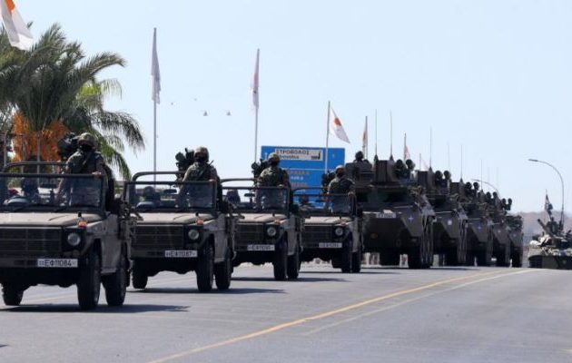 Εντυπωσιακή η παρέλαση της Εθνικής Φρουράς για τα 60 χρόνια Κυπριακής Δημοκρατίας (βίντεο)