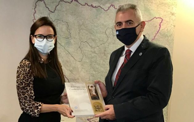Ο Μάξιμος Χαρακόπουλος συναντήθηκε με την Πρέσβη της Βοσνίας Ερζεγοβίνης για τη ΔΣΟ
