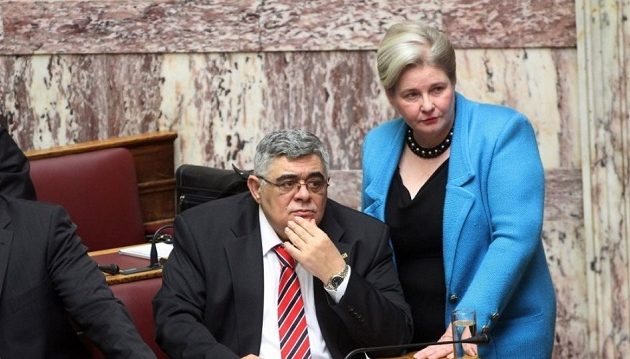 «Κόπηκε» ο διορισμός της γυναίκας του Μιχαλολιάκου ως μετακλητή στη Βουλή