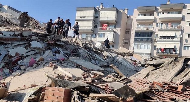 Σεισμός: 12 νεκροί και 607 τραυματίες στη Σμύρνη