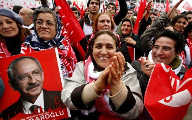 Τουρκία: Η αντιπολίτευση πιέζει για πρόωρες εκλογές