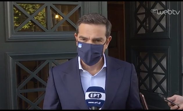Ο Τσίπρας απορρίπτει το κάλεσμα Μητσοτάκη για Πολυτεχνείο – «Βλακώδης απόφαση»