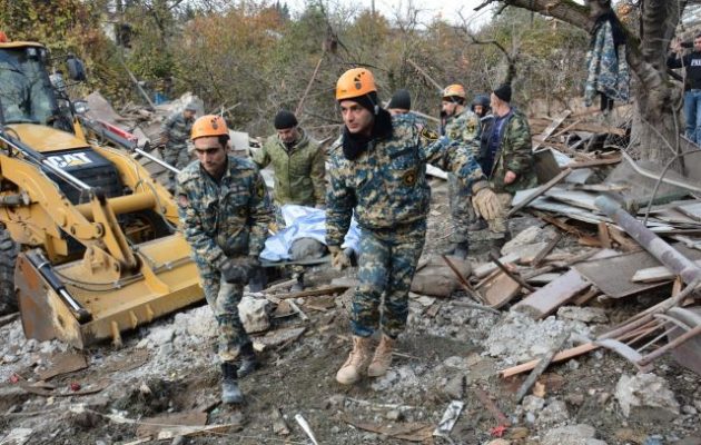 Το Αζερμπαϊτζάν βομβάρδισε πόλεις του Αρτσάχ – Άμαχοι σκοτώθηκαν (φωτο)
