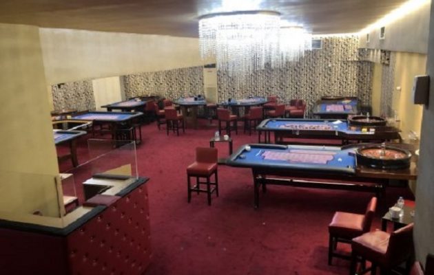 Έστησαν κορωνο-καζίνο εν μέσω πανδημίας – Παραβίασαν το lockdown για να παίξουν παράνομο τζόγο