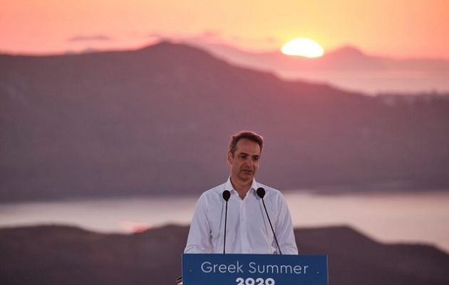 ΣΥΡΙΖΑ: Η Ελλάδα πληρώνει τις φιέστες Μητσοτάκη στη Σαντορίνη