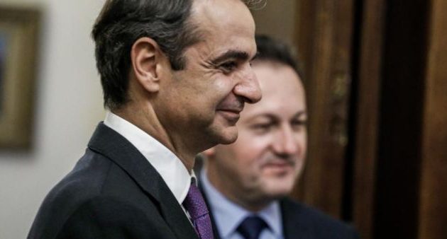 Πόρισμα ΣΥΡΙΖΑ: Η κυβέρνηση Μητσοτάκη χρησιμοποίησε το δημόσιο χρήμα για την εξύμνηση του πρωθυπουργού