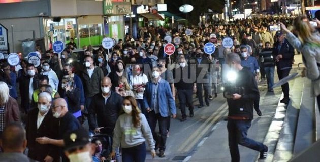 Πορεία στην κατεχόμενη Λευκωσία: «Άγκυρα πάρε τα χέρια σου από πάνω μας»