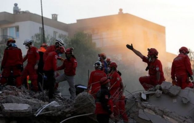 Σεισμός Σμύρνη: 76 νεκροί, 962 τραυματίες – 219 νοσηλεύονται