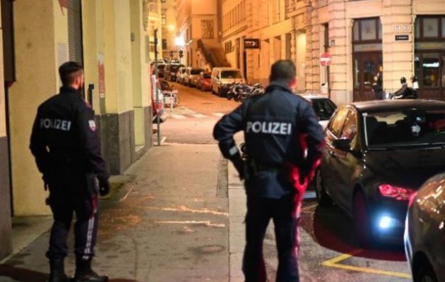 Συνελήφθησαν δύο ύποπτοι για την επίθεση στη Βιέννη – Τέσσερις πολίτες νεκροί