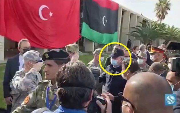 Ο Χουλουσί Ακάρ «επιθεωρεί» τις τουρκικές κατοχικές δυνάμεις στη Λιβύη