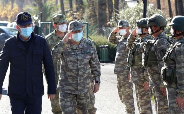 Ο Ακάρ επιθεώρησε τουρκικά στρατεύματα στα «κουρδικά σύνορα»