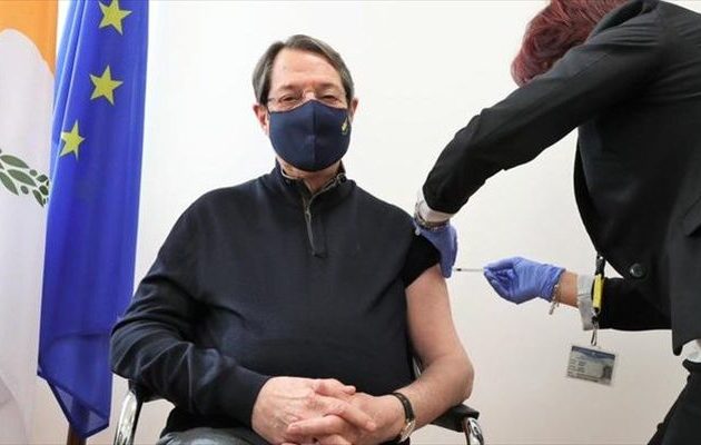 Εμβολιάστηκε ο Νίκος Αναστασιάδης: «Δώρο ζωής»