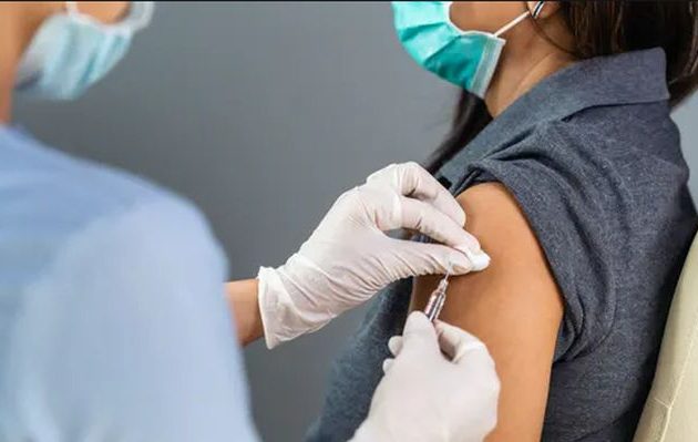 Τι γράφουν Δημόπουλος-Μαγιορκίνης για την ενισχυτική δόση εμβολίου
