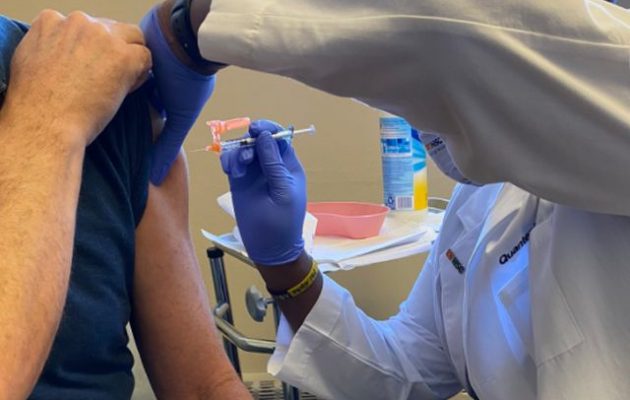 Ο Γενς Σπαν υπόσχεται «ελευθερία» σε όποιον εμβολιαστεί πλήρως