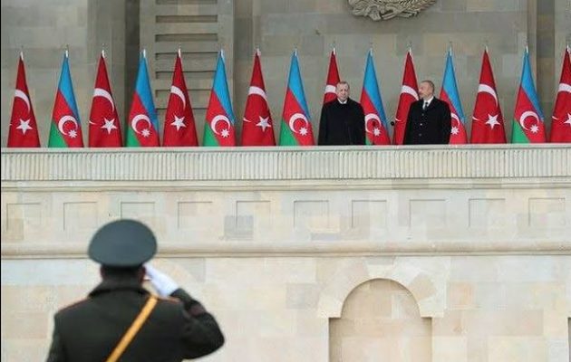 Ο Ερντογάν από το Αζερμπαϊτζάν εξύμνησε τον Πούτιν και καθύβρισε τον Μακρόν