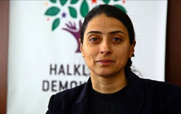 Κούρδισσα βουλευτής ρωτά τον Τσαβούσογλου για τις γυναίκες που έχουν απαγάγει μισθοφόροι της Τουρκίας στη Συρία
