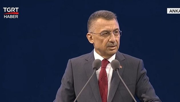 Τουρκία: Παραλίγο να λιποθυμήσει στο βήμα ο Φουάτ Οκτάι (βίντεο)