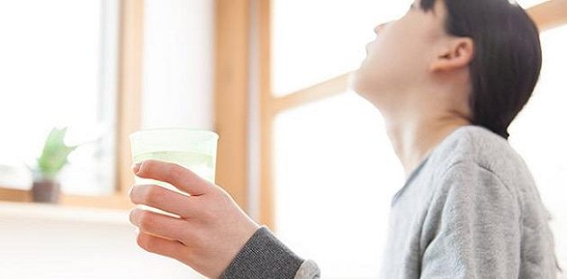 Γερμανία: Κάντε γαργάρες με αλατούχα διαλύματα για τον κορωνοϊό