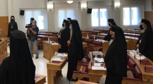 Οι κληρικοί ζητούν από τον Μητσοτάκη να ανοίξουν οι εκκλησίες στις γιορτές