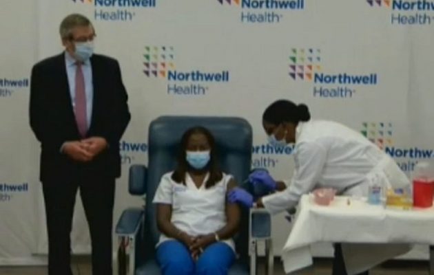 Νοσοκόμα η πρώτη που έκανε το εμβόλιο για τον κορωνοϊό στις ΗΠΑ