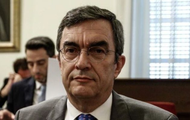 Οικονόμου: «Κάντε ρεβεγιόν το μεσημέρι, η βραδινή χαλαρότητα ενισχύει τον ιό»