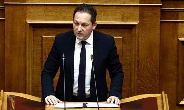 Ο Πέτσας δήλωσε στη Βουλή ότι «δεν ήταν σκοπός μας οι κυρώσεις» – Οργή Κατρούγκαλου