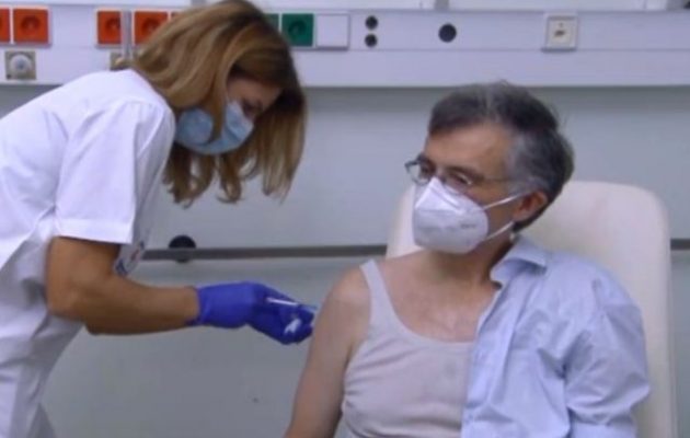 Εμβολιάστηκε ο Σωτήρης Τσιόδρας