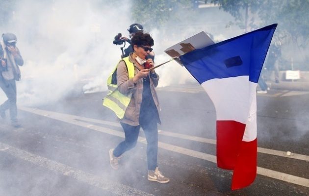 Παρίσι: Συμπλοκές αστυνομίας-διαδηλωτών σε διαδήλωση κατά του αμφιλεγόμενου νόμου για την ασφάλεια
