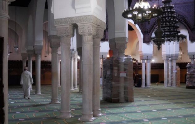 Η Γαλλία τα βάζει με τον ισλαμισμό – Στο «μικροσκόπιο» τζαμιά και ιμάμηδες