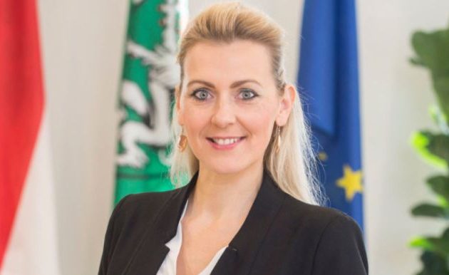 Αυστρία: Εκτός κυβέρνησης η Κριστίνε Άσμπαχερ – Κατηγορείται για λογοκλοπή