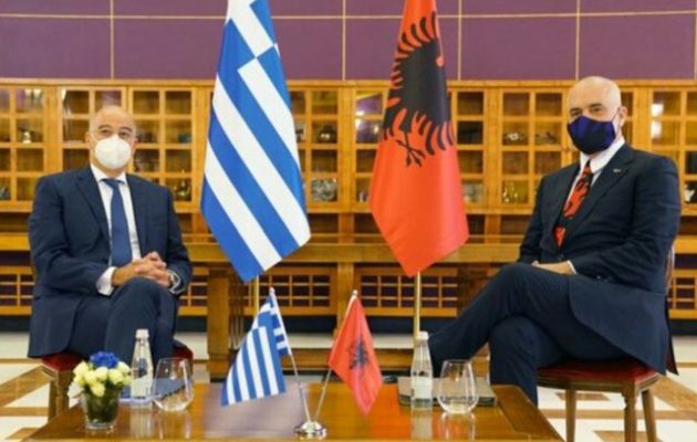 Τηλεφωνική επικοινωνία με τον Ράμα για τις περιφερειακές εξελίξεις είχε Νίκος Δένδιας