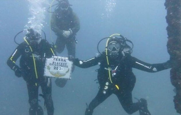 Ο στρατηγός Φλώρος συμμετείχε σε θαλάσσιο άλμα από ελικόπτερο (βίντεο)