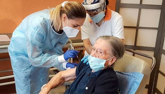 108χρονη Ιταλίδα εμβολιάστηκε λίγους μήνες μετά τη μόλυνση από κορωνοϊό