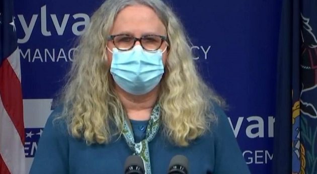 Ο Μπάιντεν ανακοίνωσε την πρώτη διεμφυλική υφυπουργό στις ΗΠΑ