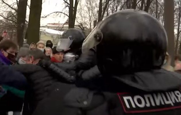 Σκληρή καταστολή στη Ρωσία – Συνελήφθησαν περισσότεροι από 5.000 οπαδοί του Ναβάλνι