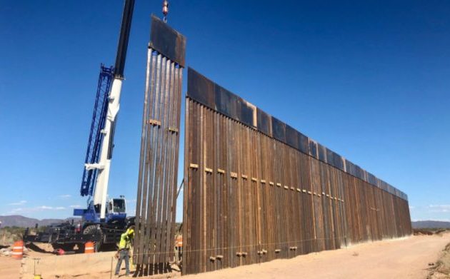 «Το Μεξικό χαιρετίζει το τέλος της κατασκευής του τείχους» στα σύνορα με τις ΗΠΑ