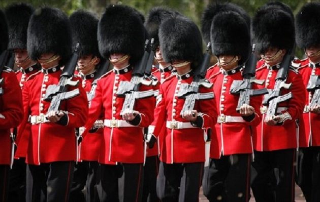Μέλη της βασιλικής φρουράς της Βρετανίας σχεδίαζαν κλοπή πυρομαχικών