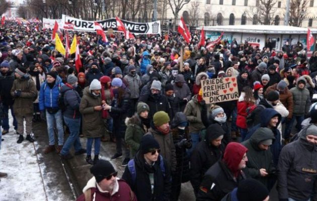 10.000 διαδήλωσαν στη Βιέννη κατά των περιοριστικών μέτρων