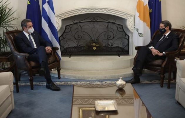 Μητσοτάκης: «Θεώρησα υποχρέωσή μου σε αυτήν την κρίσιμη συγκυρία να βρεθώ στην Κύπρο»