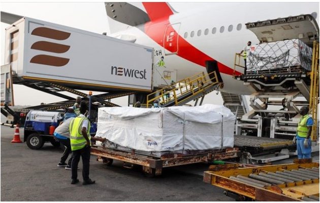 H Γκάνα η πρώτη χώρα που παρέλαβε εμβόλια μέσω του μηχανισμού Covax