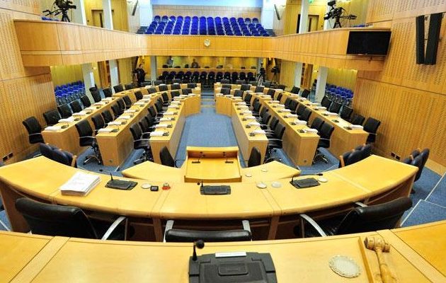 32χρονη Κύπρια καταγγέλλει πολιτικό για παρενόχληση