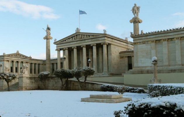 Σάκης Αρναούτογλου: «Μπόρες» χιονιού και στο κέντρο της Αθήνας